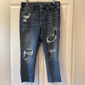 American Eagle Size 8 Tomgirl distressed jeans